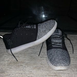 UNDER ARMOUR WOMEN’S LIFESTYLE SIZE 10